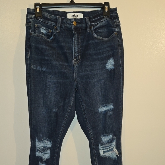 Trendy Distressed Skinny Jeans in Dark Blue - Picture 6 of 7